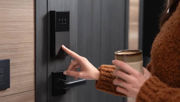 Многоуровневая идентификация: распознавание лиц, PIN-код, карта и QR-коды